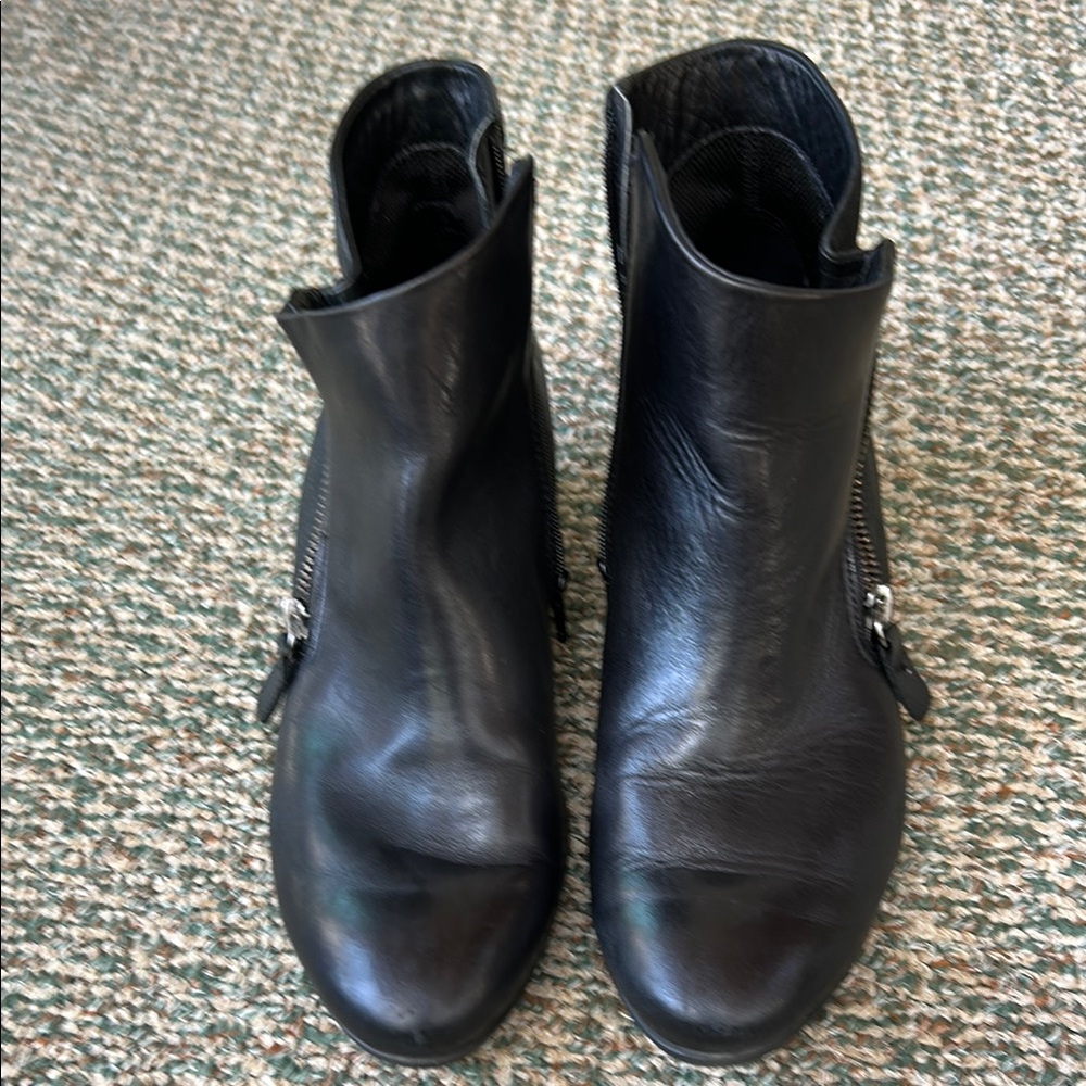 Ecco Black Leather Ankle Boots